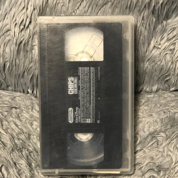 CHIPS THE WAR DOG VHS Disney Brandon Douglas WWII German Shepherd 1989 - Picture 1 of 3